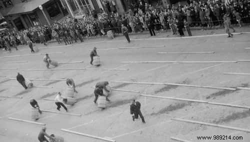 21 Vintage Photos Showcasing the Remarkable Resilience of Our Grandparents