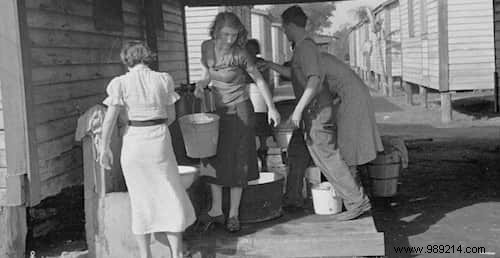 21 Vintage Photos Showcasing the Remarkable Resilience of Our Grandparents