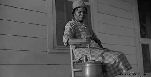 21 Vintage Photos Showcasing the Remarkable Resilience of Our Grandparents