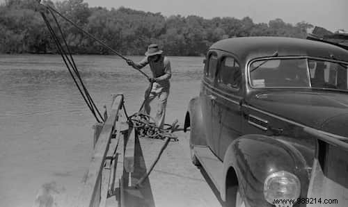 21 Vintage Photos Showcasing the Remarkable Resilience of Our Grandparents