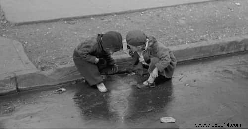 21 Vintage Photos Showcasing the Remarkable Resilience of Our Grandparents