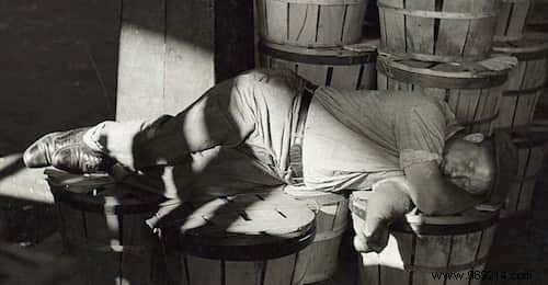 21 Vintage Photos Showcasing the Remarkable Resilience of Our Grandparents