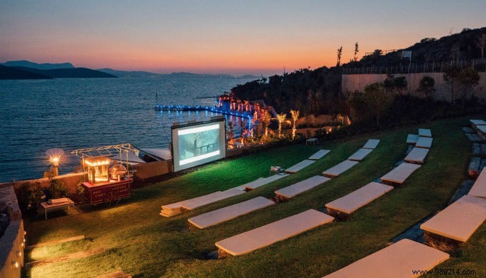 Laser Projectors Explained: Key Differences and Advantages Over Traditional Bulb Projectors