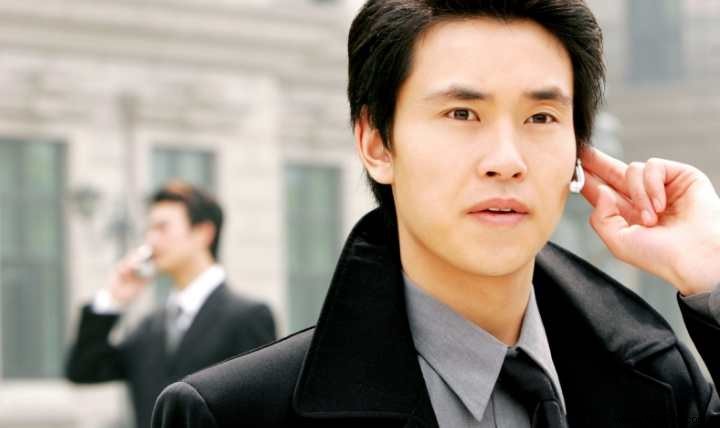 NFC vs. Bluetooth: Key Differences, Ranges, Speeds, and Ideal Use Cases