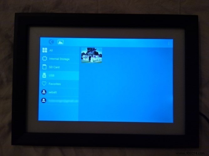 DragonTouch Classic 10 Wi-Fi Digital Photo Frame Review: Stylishly Showcase Your Memories