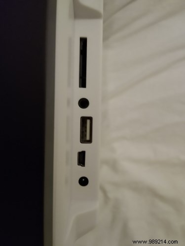 DragonTouch Classic 10 Wi-Fi Digital Photo Frame Review: Stylishly Showcase Your Memories