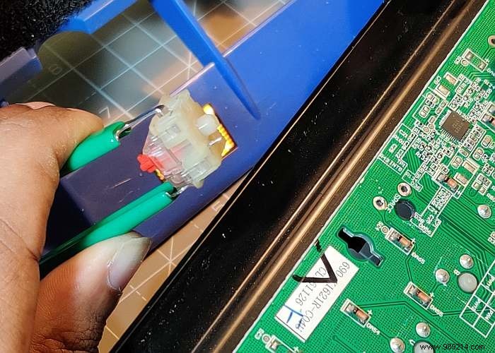 How to Replace Faulty Mechanical Keyboard Switches: Expert DIY Guide