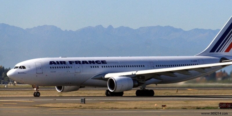 Blockchain Explained: How It Works, Its Benefits, and Key Challenges