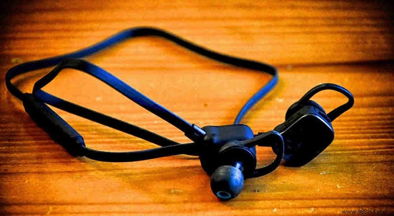 Wireless Earbuds vs. Wireless Headphones: Key Differences and Which to Choose