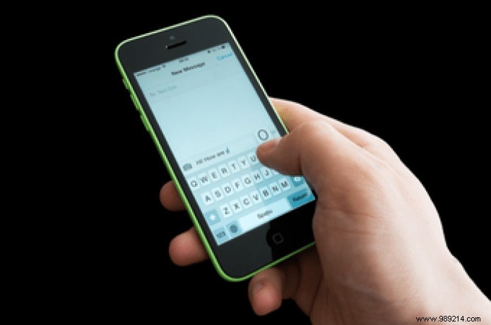 3 Best iPhone Keyboard Apps for Seamless One-Handed Thumb Typing
