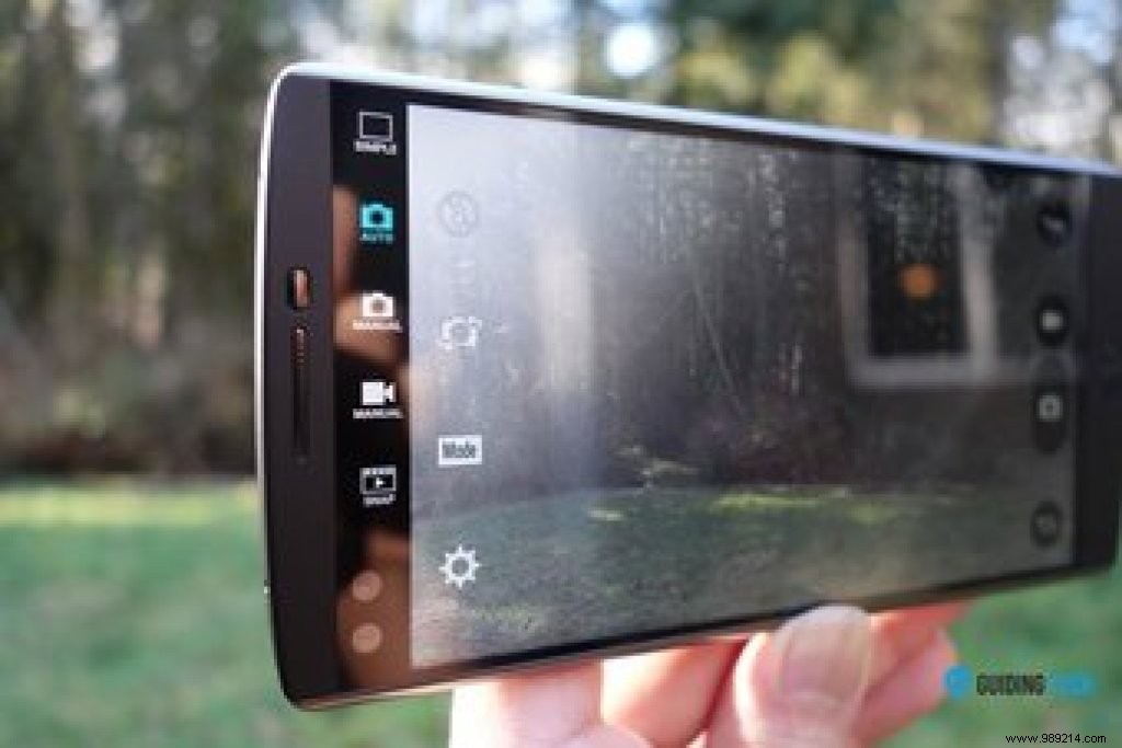 8 Powerful Features of the LG V10 s Second Screen: Hands-On Insights