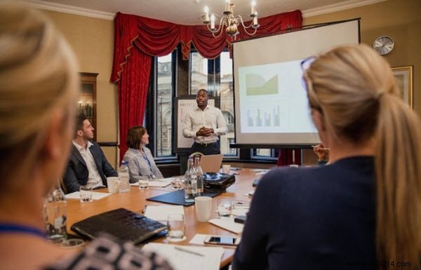 7 Proven Strategies to Craft Professional Financial Reports in PowerPoint