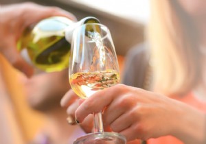 How Long Does White Wine Last? Proven Storage Tips from Wine Experts