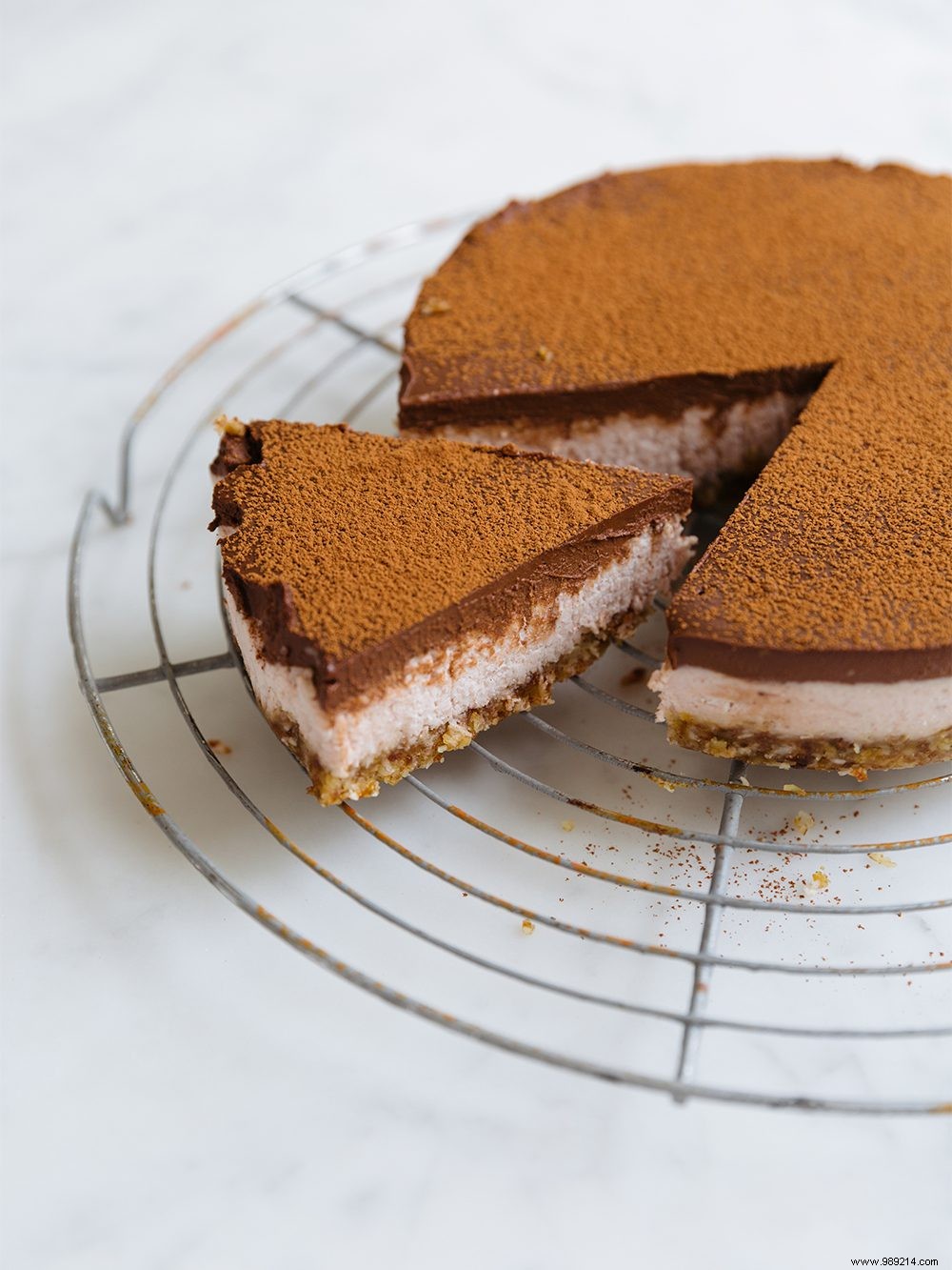 Vegan Bounty Cake Recipe: Irresistible Chocolate-Coconut Delight by Sanne van Rooij