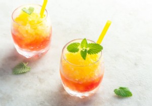 How to Make Refreshing Wine Slushies: Two Easy Summer Recipes