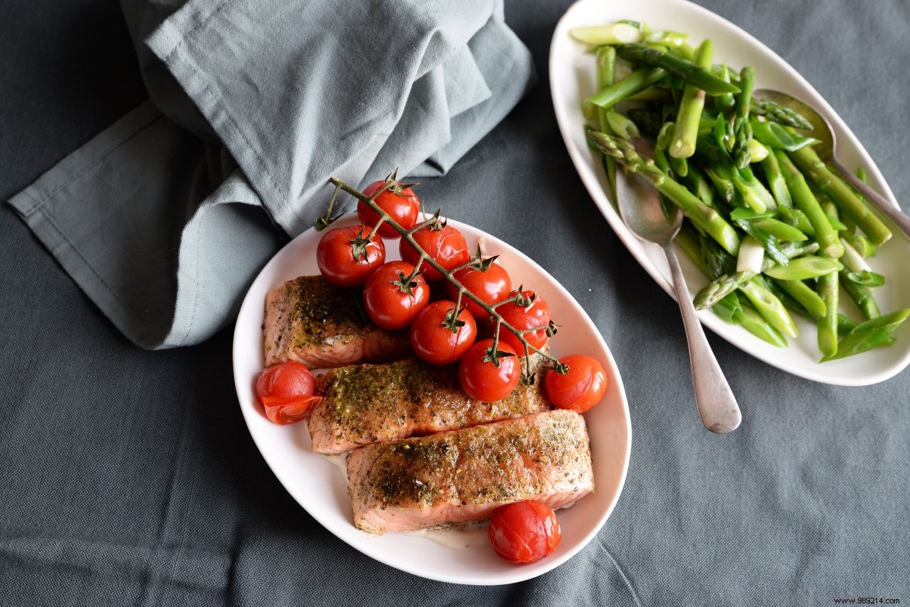 Quick Salmon Fillet with Tarragon Sauce: Oven-Baked Recipe in 25 Minutes