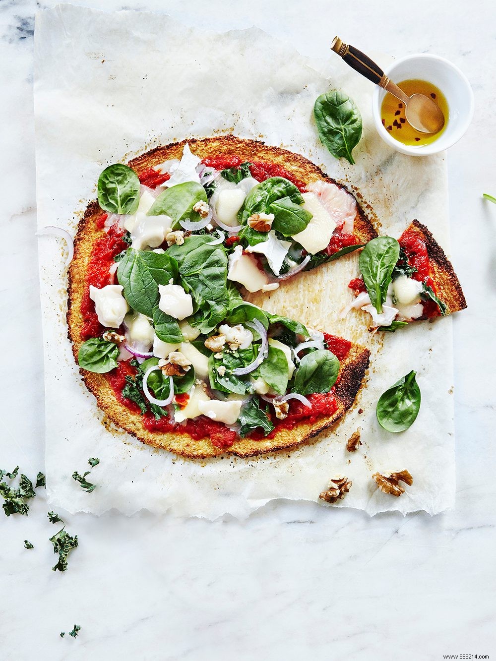 Easy Homemade Cauliflower Pizza Recipe: Gluten-Free, Low-Carb Delight for 4