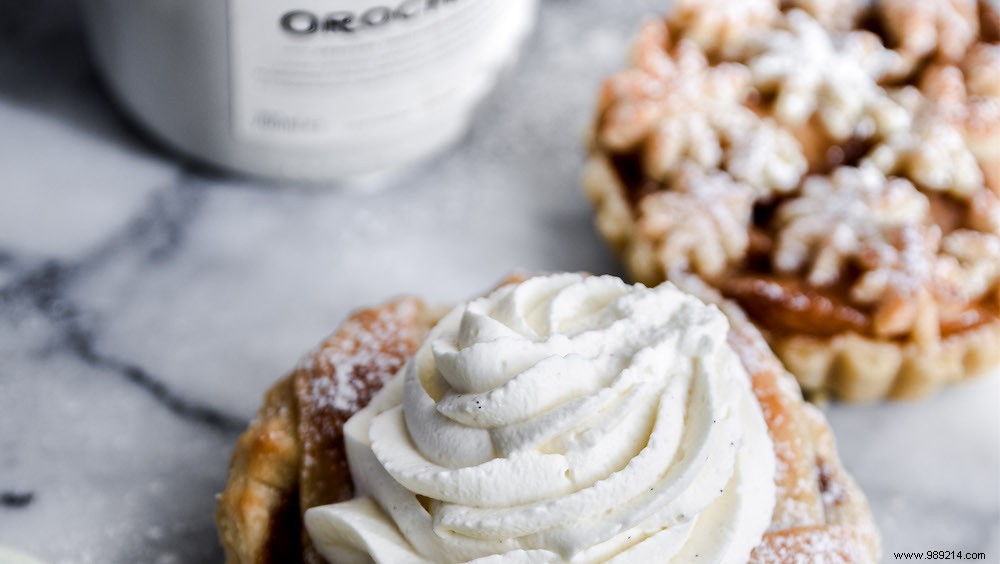 Mini Apple Tarts with Licor 43 Orochata Mascarpone Whipped Cream