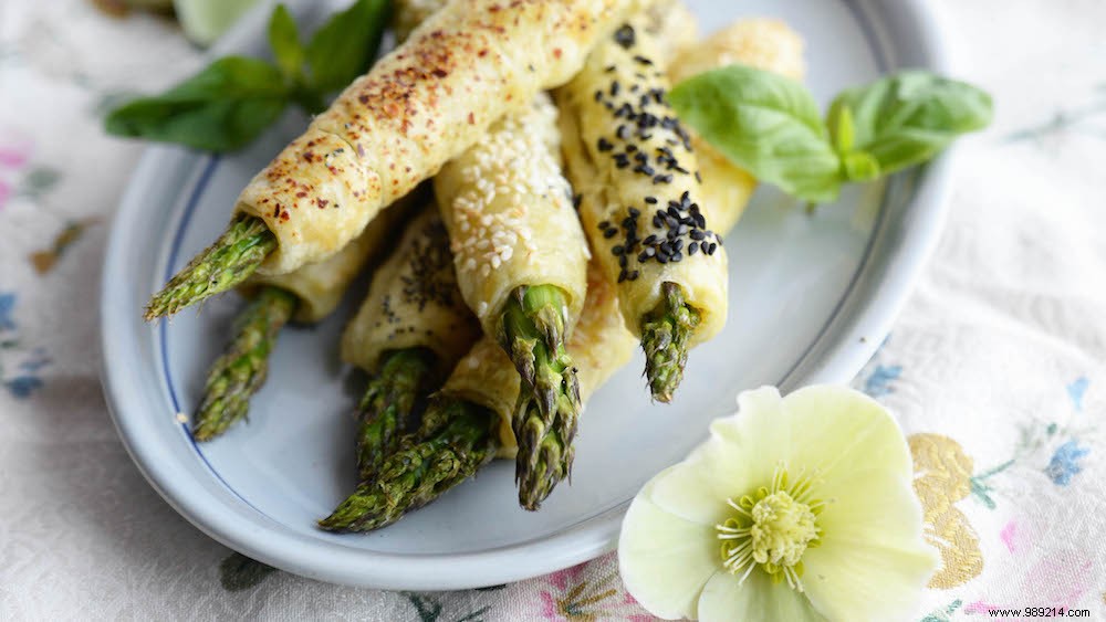 Crispy Asparagus in Puff Pastry with Lemon Pesto and Yogurt Dip Recipe