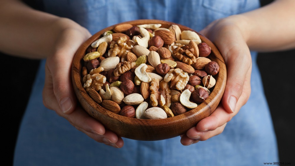 Essential Nutrients in Nuts: Health Benefits and Daily Servings