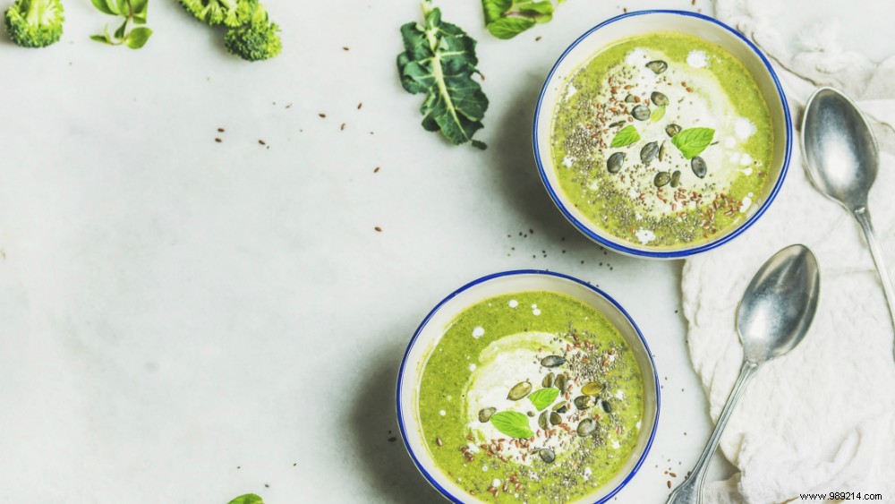 Creamy Coconut Broccoli Soup with Fresh Mint: Velvety Vegetarian Delight