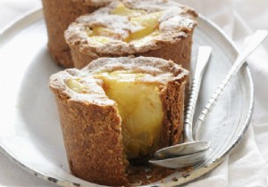 Mini Pear Tarts: Buttery Chocolate Dough with Spiced Pear Filling