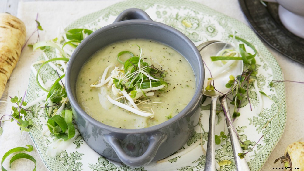 Thai Green Curry Parsnip Soup: A Deliciously Creamy Recipe for 4