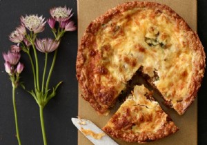 Festive Pulled Oats Quiche: Cheesy, Spicy Recipe for Winter Gatherings