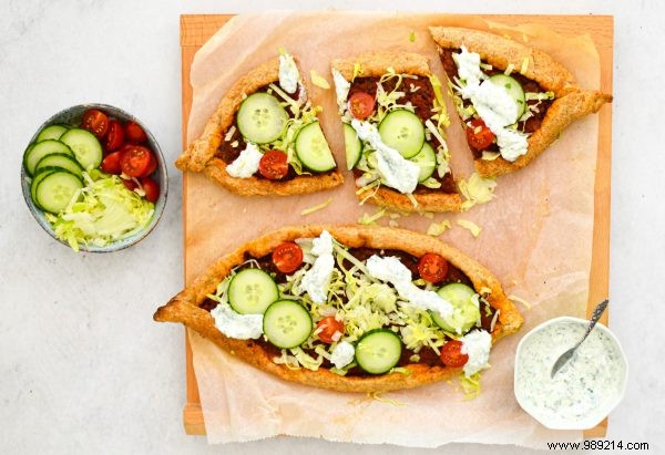 Authentic Turkish Pide Recipe: Crispy Vegetarian Flatbread with Garlic Yogurt Sauce