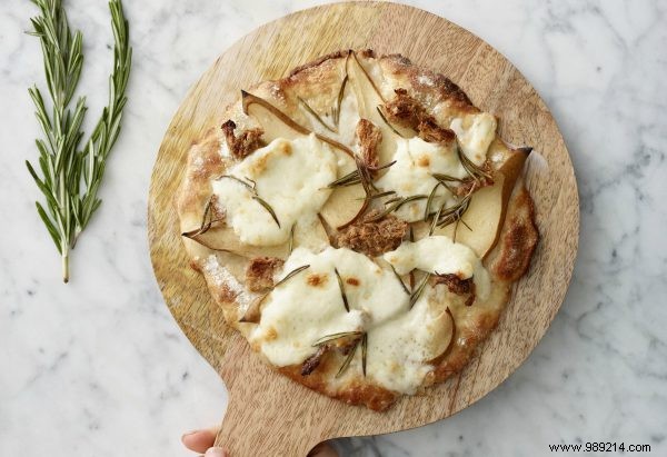 Authentic Pizza Bianca with Pear, Mozzarella, and Honey Recipe
