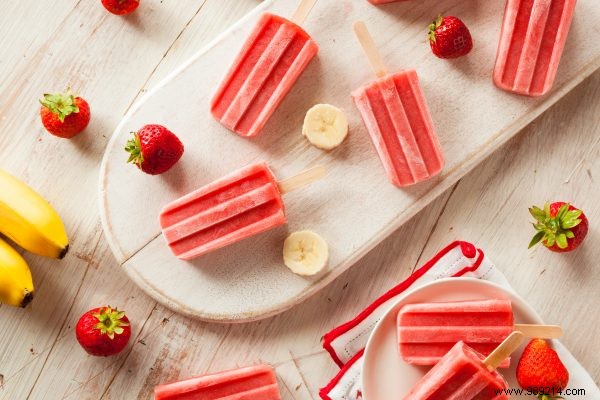 Easy Homemade Fruit Ice Pops: Banana and Strawberry Recipe