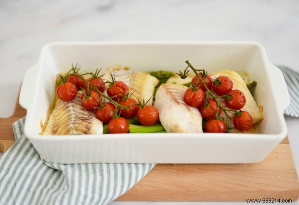 Oven-Baked Cod with Roasted Asparagus and Honeytomatoes® – Quick & Healthy Recipe