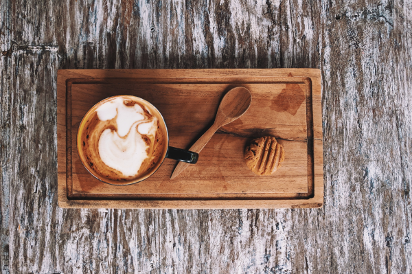 How to Make a Creamy Caramel Latte at Home – No Fancy Gear Required