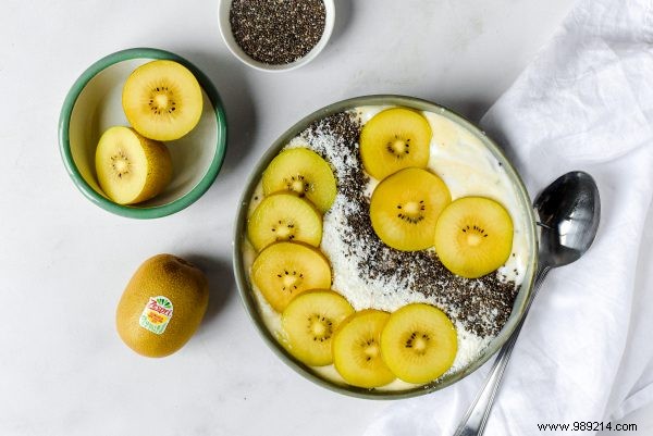 Vibrant Kiwi, Pineapple & Coconut Smoothie Bowl: A Healthy Breakfast Recipe