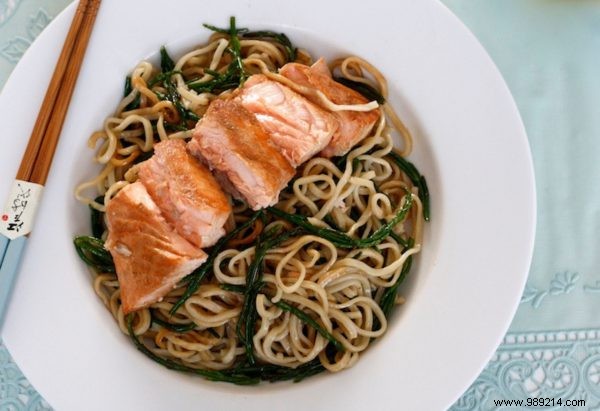 Quick & Flavorful: Noodles with Salmon and Samphire Recipe