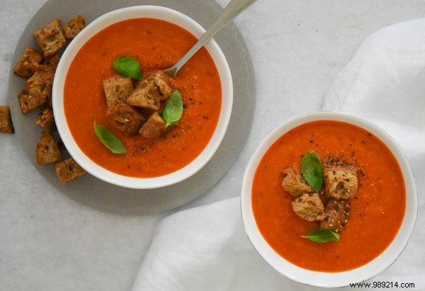 Roasted Red Bell Pepper Soup with Garlic Croutons: A Heart-Healthy Recipe