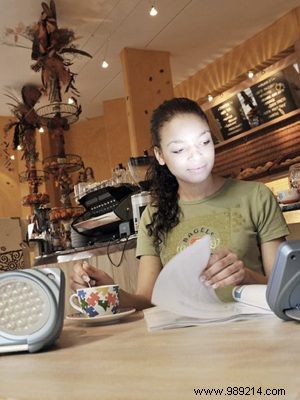 Amsterdam s First Light Therapy Café Opens at Bagels & Beans to Combat Winter Blues