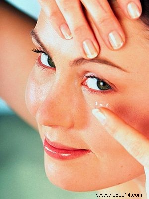 Research Links Long-Term Soft Contact Lens Use to Drooping Eyelids