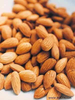 How Almonds Boost Health: Reducing Type 2 Diabetes and Heart Disease Risks