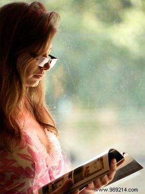 When Do You Need Reading Glasses? Expert Signs After Age 40