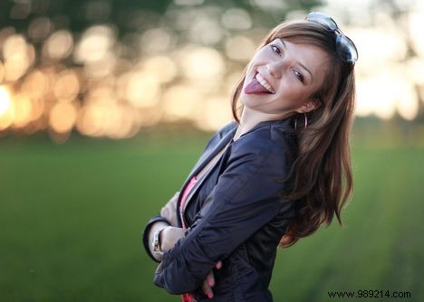 Tongue Scraper vs. Toothbrush: Which Cleans Better for Fresh Breath?