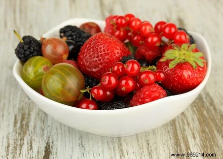 How a Fruit Bowl on Your Table Promotes Healthier Eating Choices