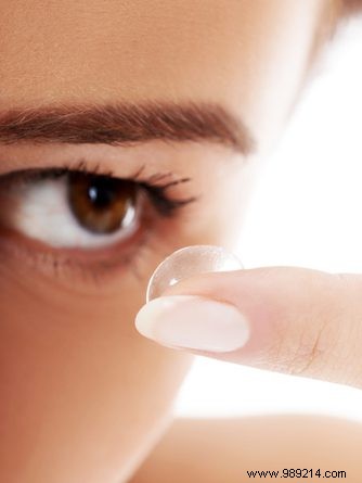 How Long Can You Safely Wear Contact Lenses? Ophthalmologist Explains