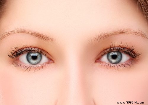 The Science Behind Why Prolonged Eye Contact Feels So Uncomfortable