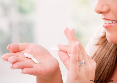 Why Chewing Sugar-Free Gum Effectively Reduces Mouth Bacteria – Backed by University Research