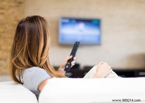 Does Watching TV Harm Your Waistline? The Science of Screen-Time Snacking