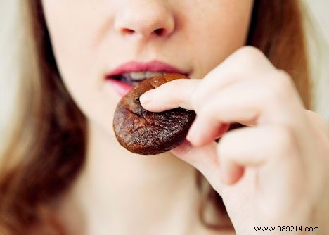 Dried Fruit vs. Fresh Fruit: Is It Just as Healthy? Raisins and Grapes Compared