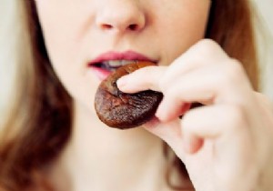 Dried Fruit vs. Fresh Fruit: Is It Just as Healthy? Raisins and Grapes Compared