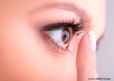 Expert Tips for Safely Cleaning Soft Contact Lenses