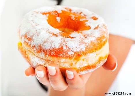 8 Proven Tips to Maintain Your Healthy Lifestyle Amid Office Temptations